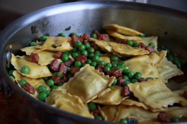 ravioli with peas and pancetta