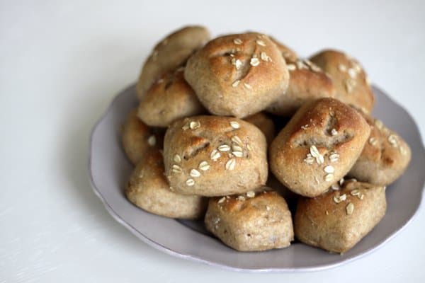 homemade rolls for kids, oats, whole wheat, flaxseed, yogurt, foodlets.com