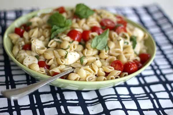 pasta with mozzarella and tomatoes