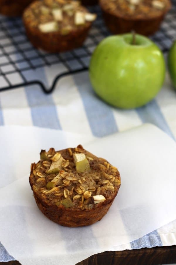 apple cinnamon oat muffins, towel