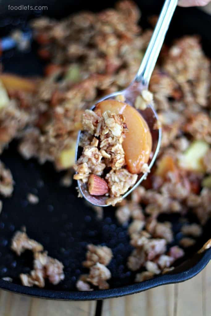 healthy easy peach almond crisp for breakfast, no copy