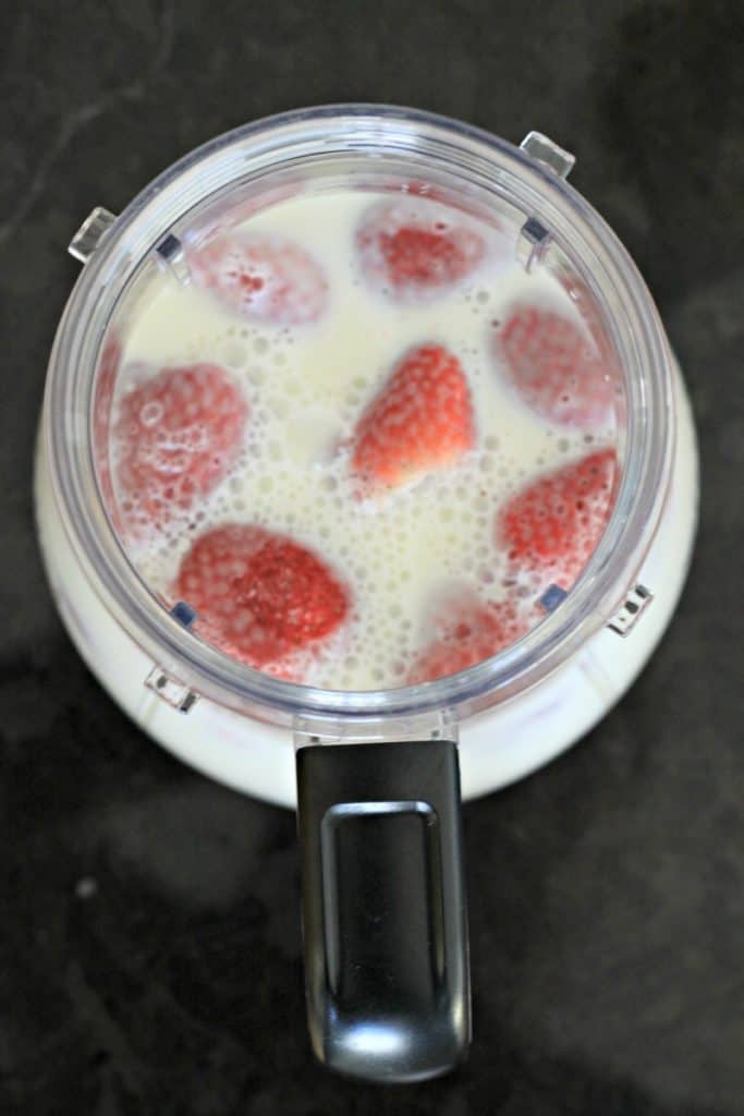 3Ingredient Silky Strawberry Milk (None of them is Sugar) Foodlets
