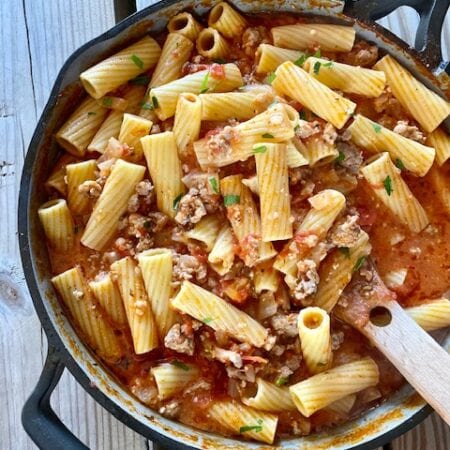 One-Pot Cheesy Sausage Rigatoni - Foodlets